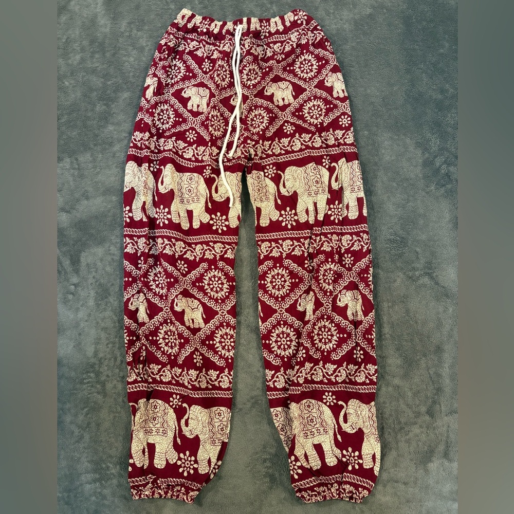 🐘 • maroon elephant print pant • XL